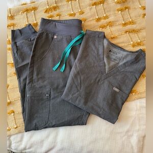 Figs Women’s Scrub Set